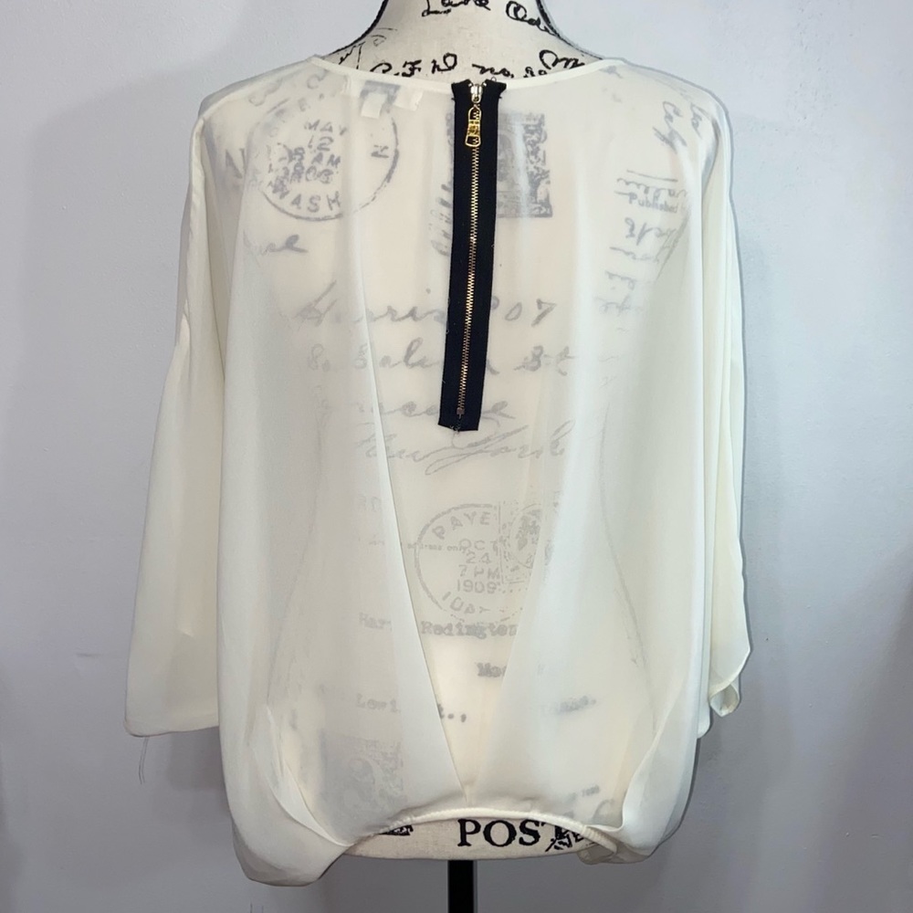 ✨ Umgee Cream Flowy Blouse – Effortless Chic Vibes 🤍 ✨ - Picture 5 of 11